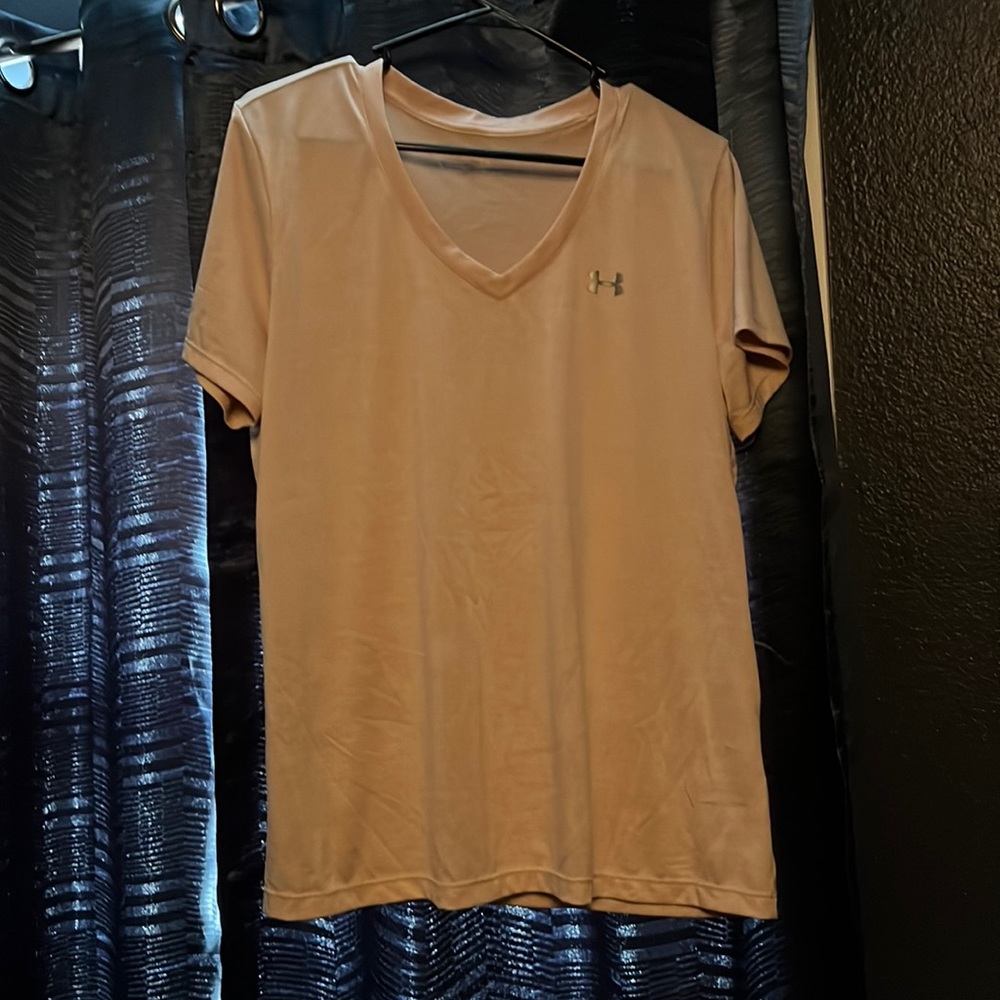 Under armor XL womens cut v-neck shirt. Light pink